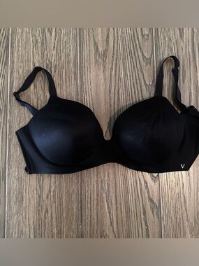 Victoria's Secret Black Smooth Molded T-Shirt Bra